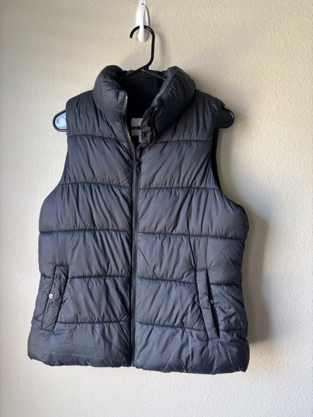 Old Navy Black Puffer Vest Jacket Vest Size M